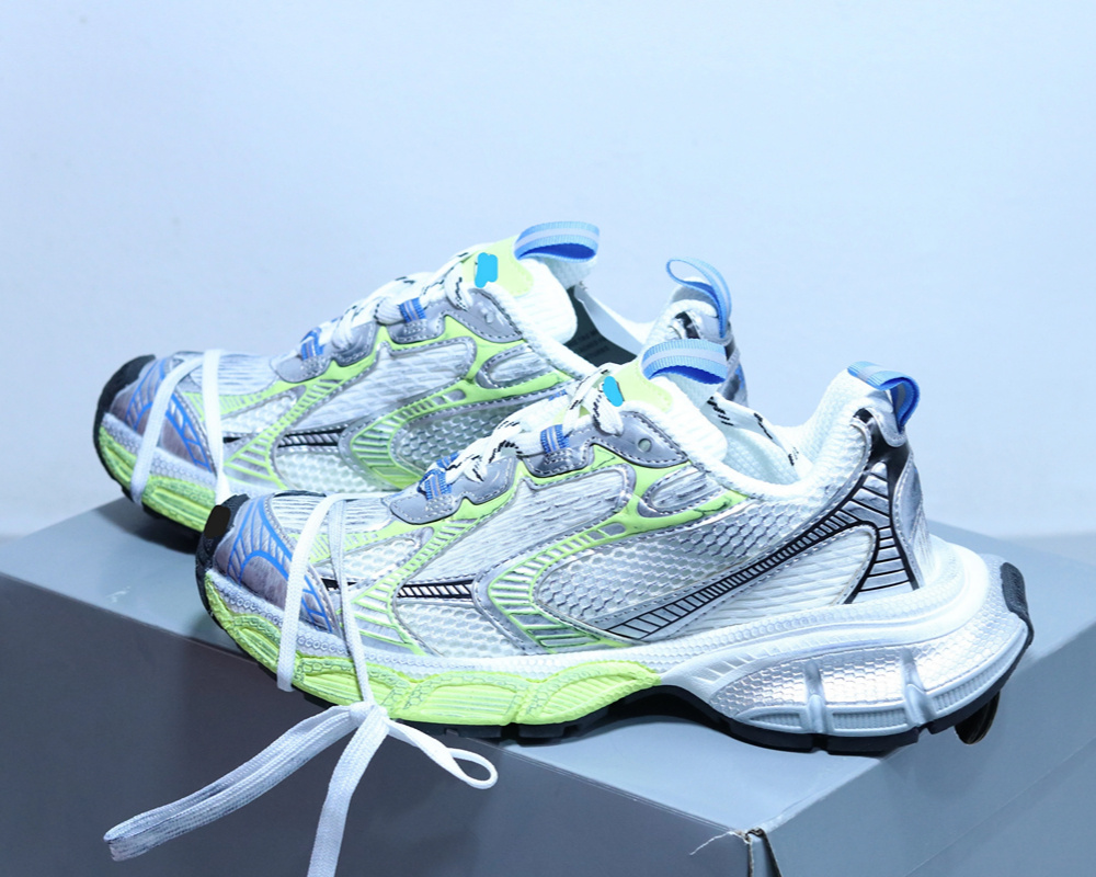 Upscale Luxury Shoes, 2.7kg, Box Included, Air & Sea Shipping