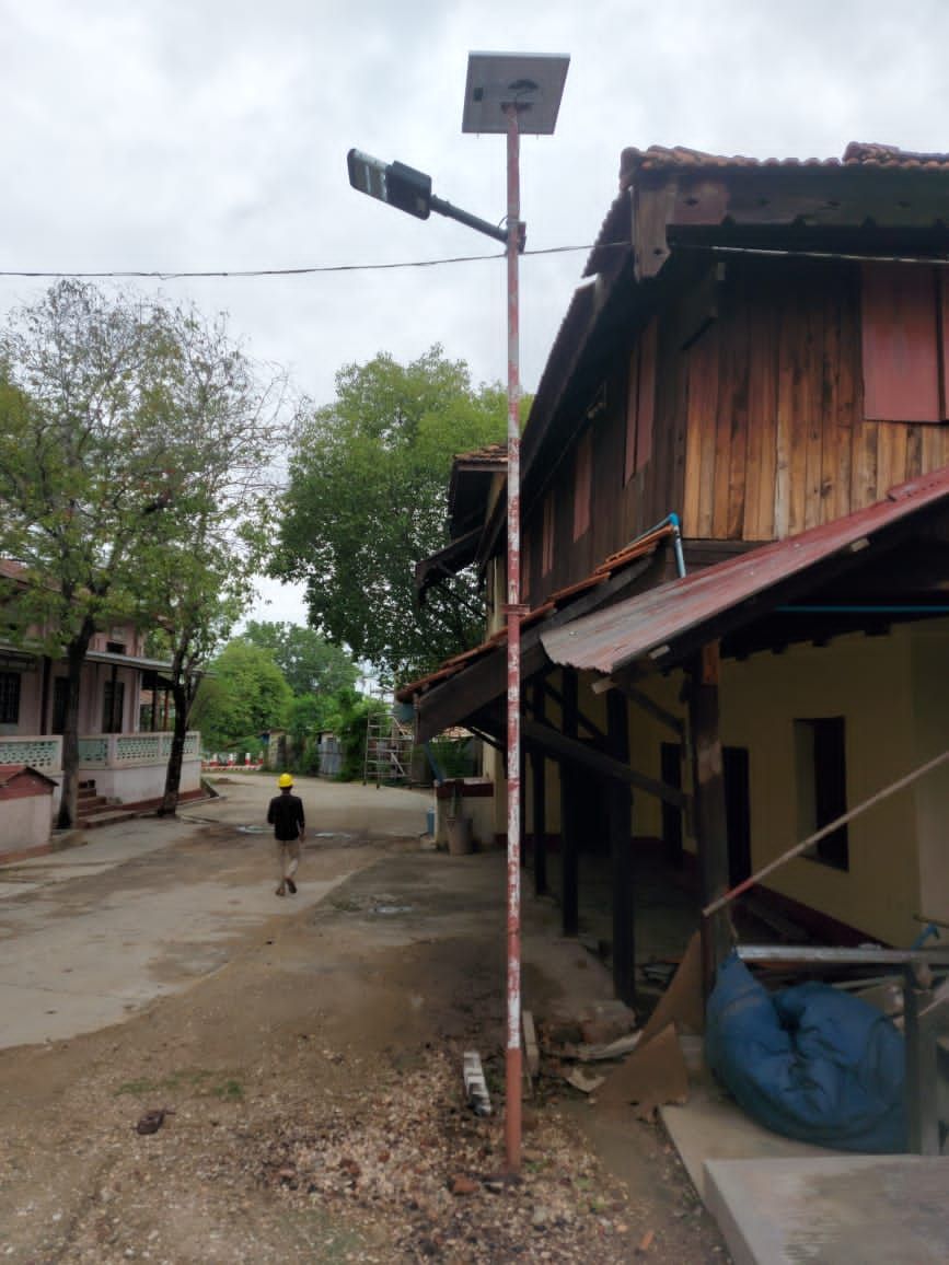 Factory Direct Sales Outdoor Waterproof High-Lighted 50W 100W Solar Lighting