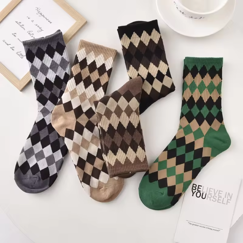 Wholesale Vintage Brown Argyle Pattern Socks Women Casual Cotton Crew Socks Suppliers