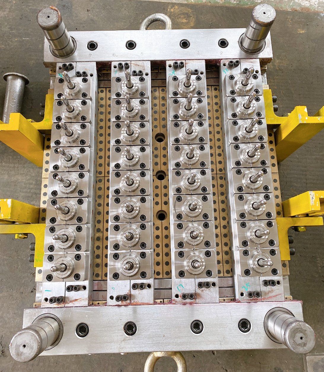 Professional Hot Runner Glass Plastic Bottle Preform Silicone Sealant Mould/Mold