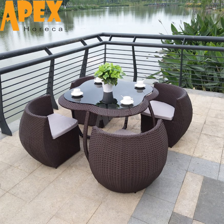 Nordic Style Outdoor Light Luxury Corrosion-Resistant Table Chair Furniture Set