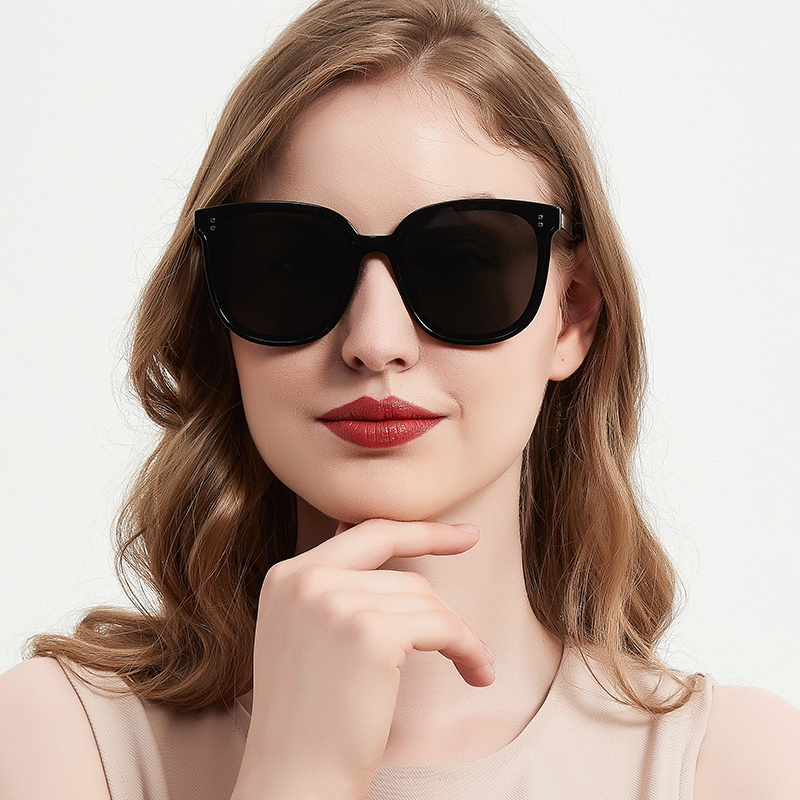 Fashionable Square Eyeglasses with UV Protection for Every Occasion