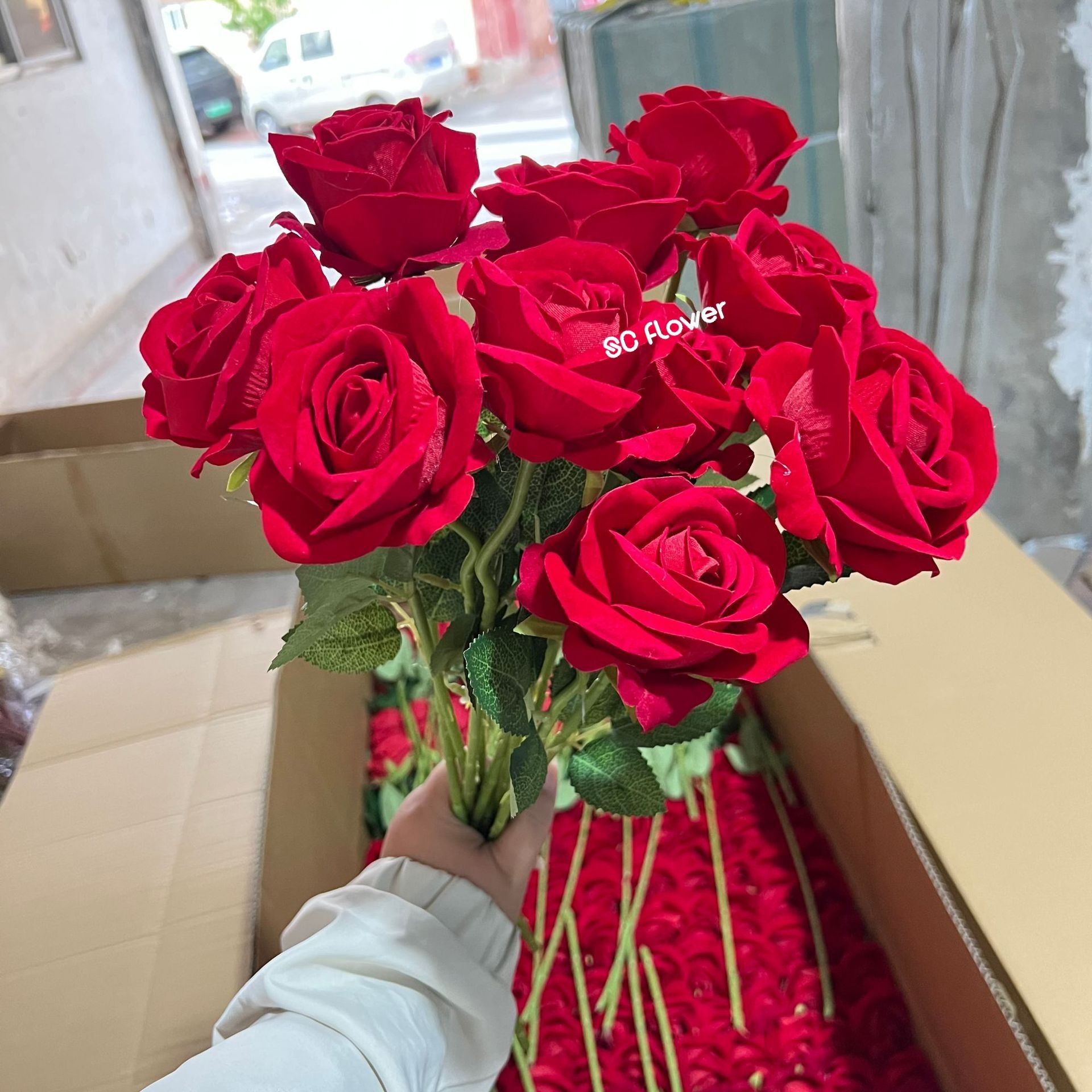 Wholesale Single Red Velvet Rose Home Decor Artificial Flowers for Wedding Home Decoration
