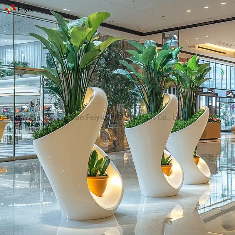 China Handmade White Planter Flower Fiberglass Vase for Mall Decoration