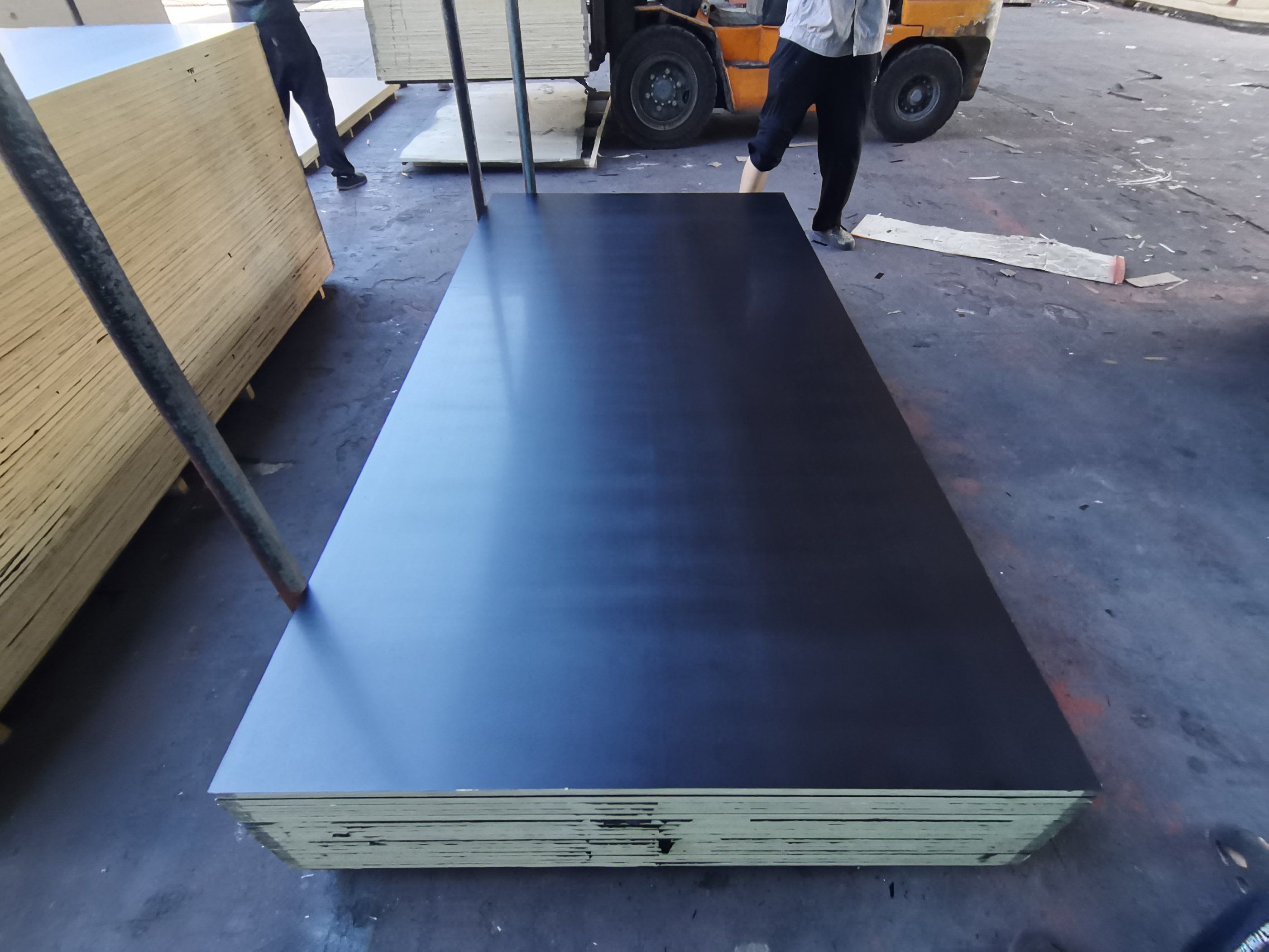 4'x8'x18mm, Brown Film, Poplar Core, Mr Glue. Sanding Two Times Hot Press Film Faced Plywood