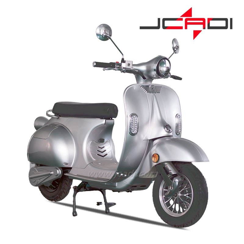 Electric Classic Scooter with Vintage Style and Modern Performance Specs