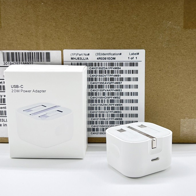 Pd20W USB-C Fast Charging UK Standard Adapter Suitable for Phone