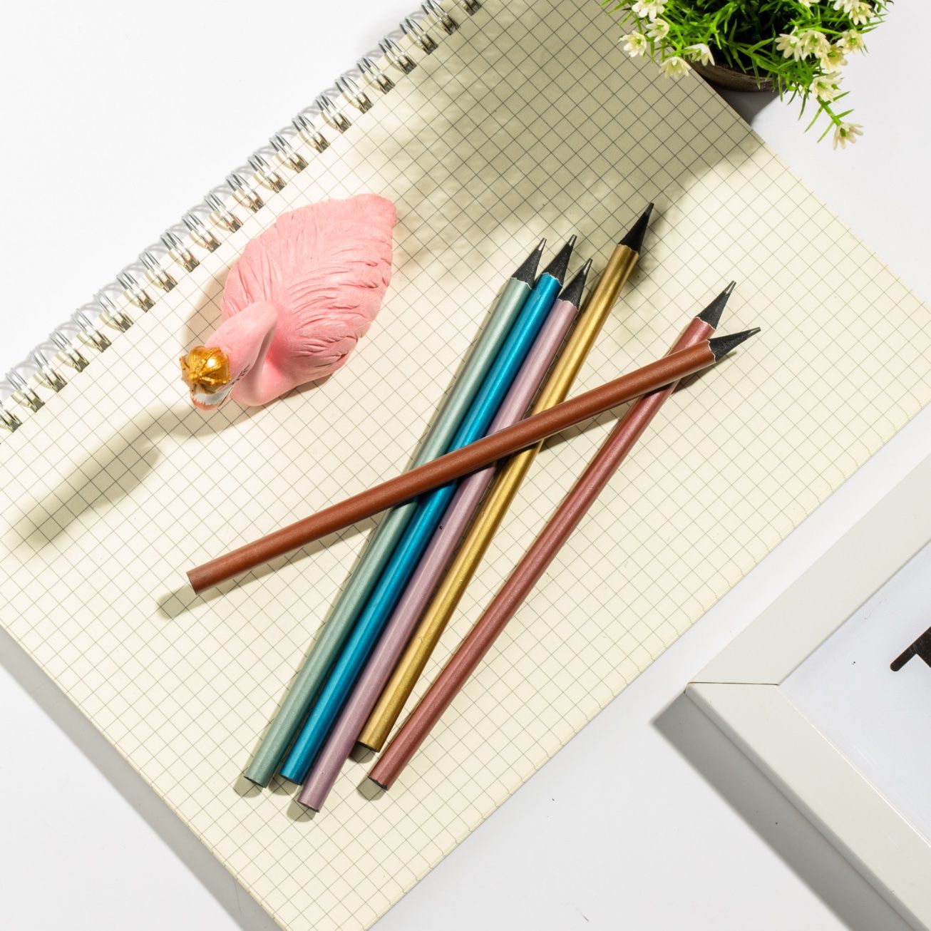 Student Stationery Hb Pencils with Different Pen Holder Colors