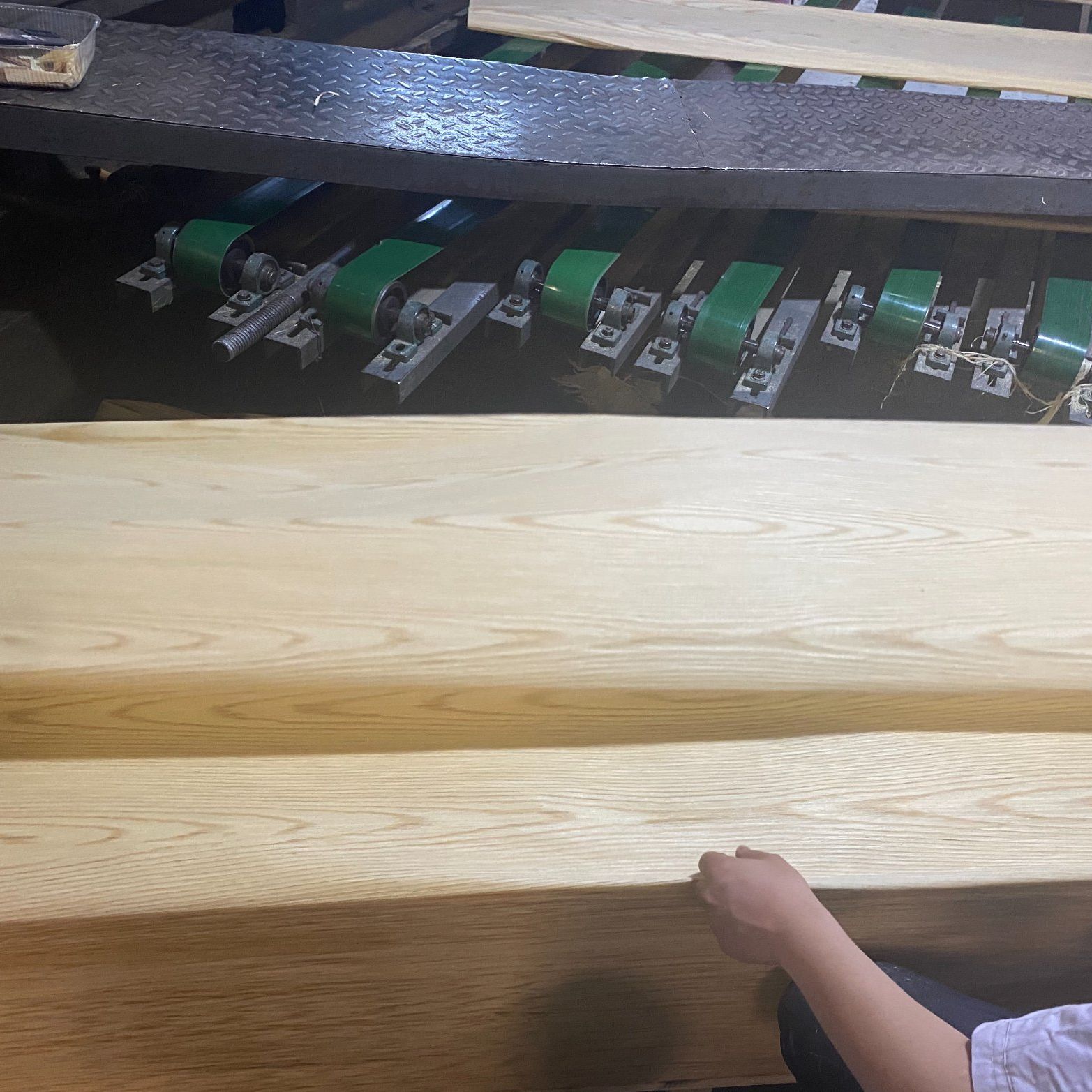 Wholesale Engineered Veneer Mountain Grain American Cherry Wood Veneer for Decorating Panel Flooring Wallboard Furniture