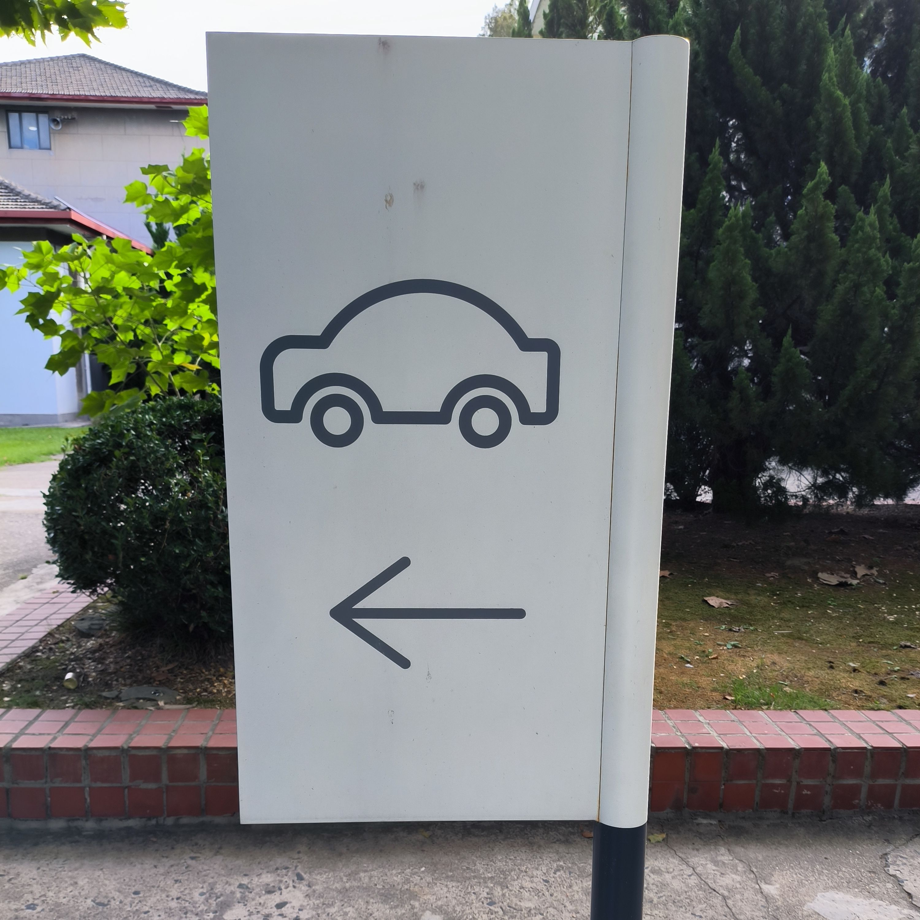 Cost Efficient Exterior Directional Arrow Wayfinding Information Signs