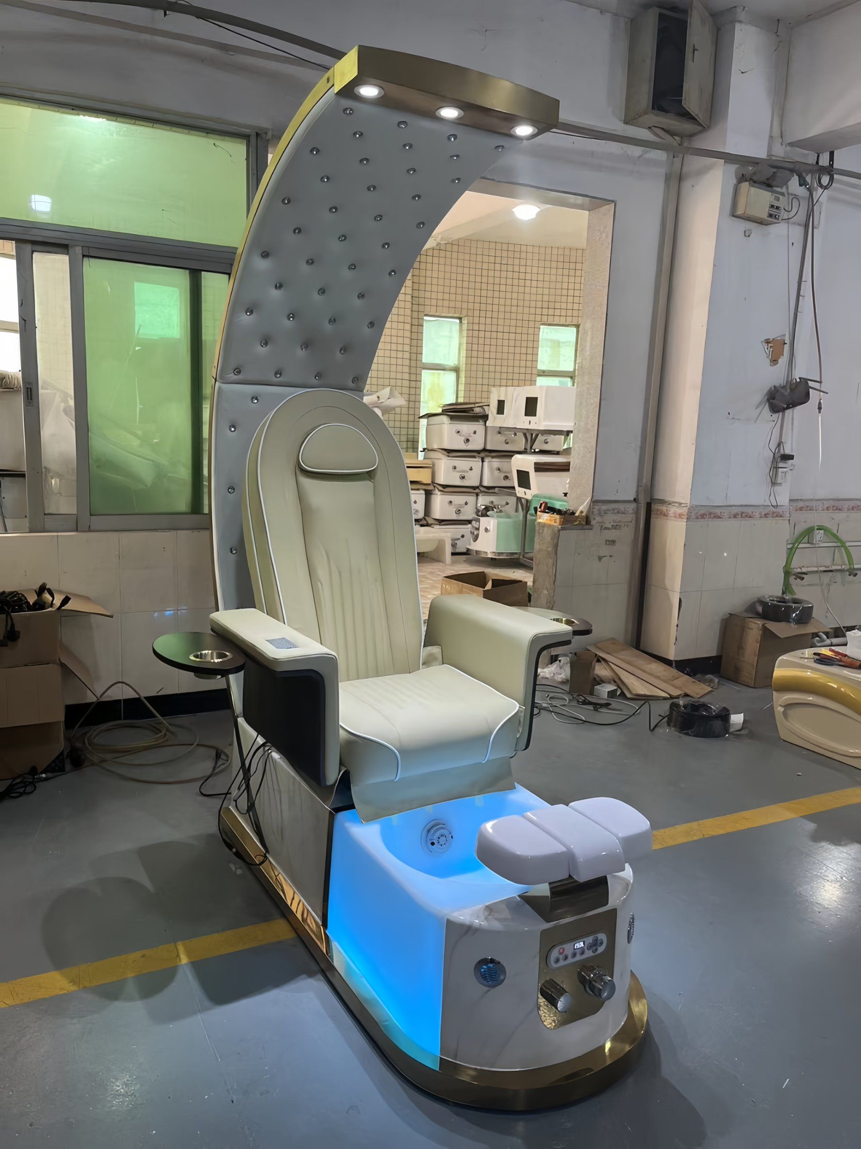 Luxury Salon Furniture Throne Nail Chair for Foot SPA with LED Light Massage Pedicure Chair Designed for Nail Salon