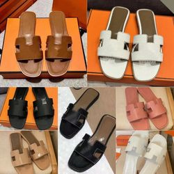Womens Sandals Slippers Fashion Luxurys Floral Slipper Leather Rubber Flats Sandals Summer Beach Shoes Loafers Gear Bottoms Slippers