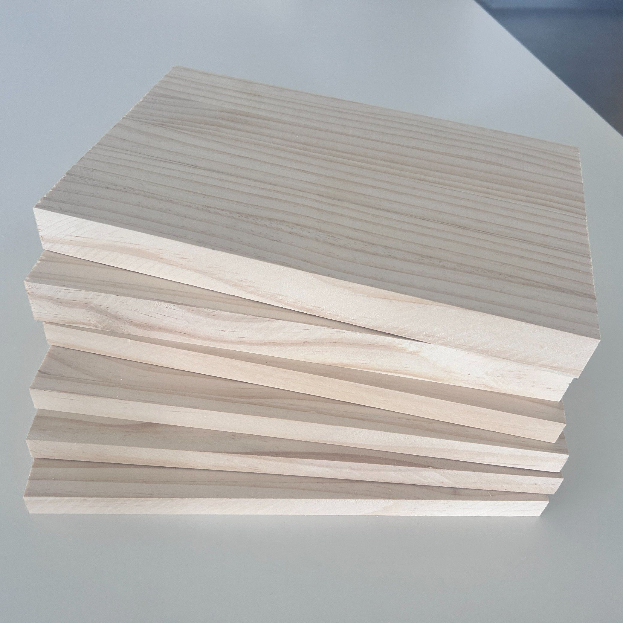 OEM Solid Wood Glued Panel Radiata Pine Wood for Furniture