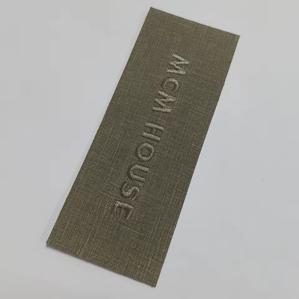 Fast Delivery Private Label Embossed Hang Tag Vellum Paper Wedding Invitation Card Garment Label Luxury Paper Hang Tags Clothing