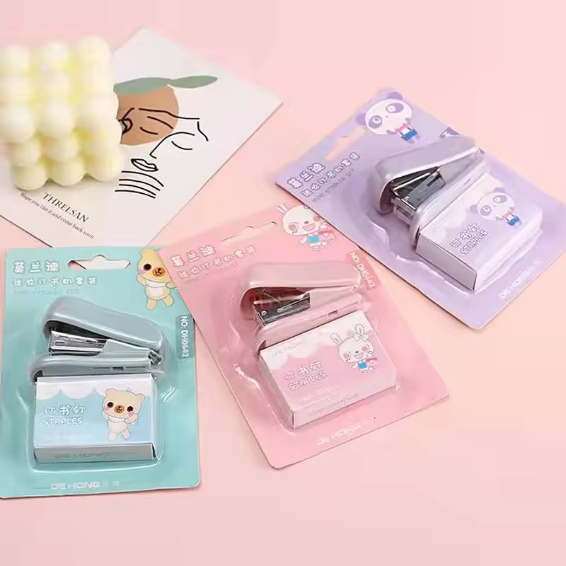 High Quality Basic Stapler Made Of Metal And Plastic Mini Cartoon Kawaii Stapler For Office School Binding Stationery Things