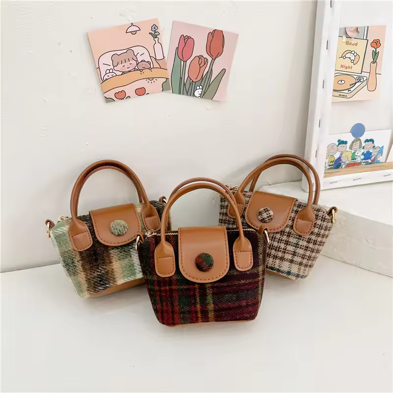 2024 Fashionable Girl Retro Handbag Children Mini Crossbody Bag Girl's Small Fragrance Style Accessory Bag