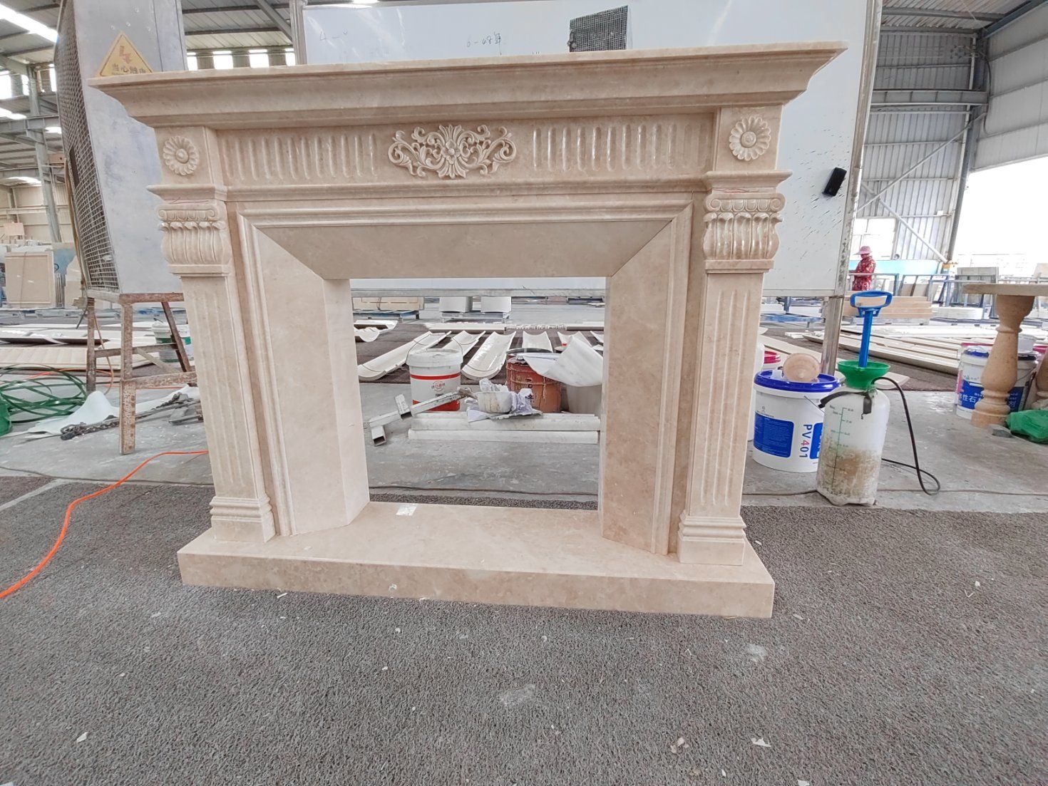 Factory Price Natural Stone Marble Sculptured Fireplace Mantel Surround for Home Interior Decoration